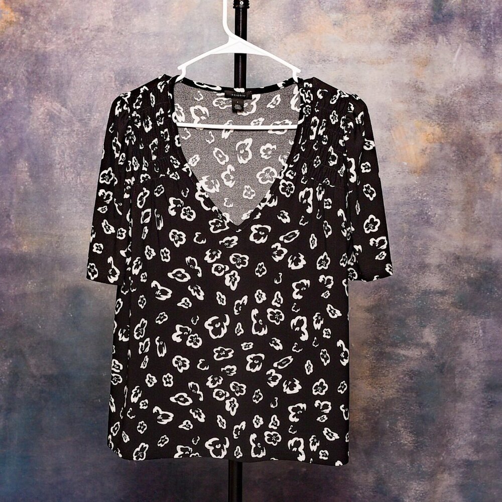 Halogen , Black and White V neck, short sleeve blouse, Size S Womens